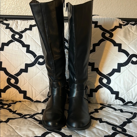 Black Knee-High Leather Boots - Picture 2 of 5